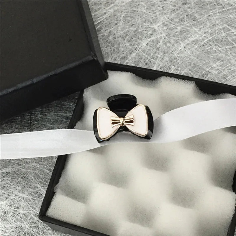 Elegant Camellia Pearl Hair Claws Clips Hairgrips For Women 2024 Rose Flower Rhinestone Acrylic Hair Accessories Clamp Wholesale
