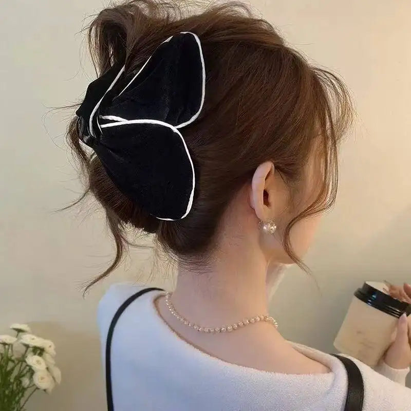 Retro Velvet Triangle Claw Clip Women Elegant Geometric Shark Clip Crab Barrettes Large Hairpins Thick Hair Hair Accessories new