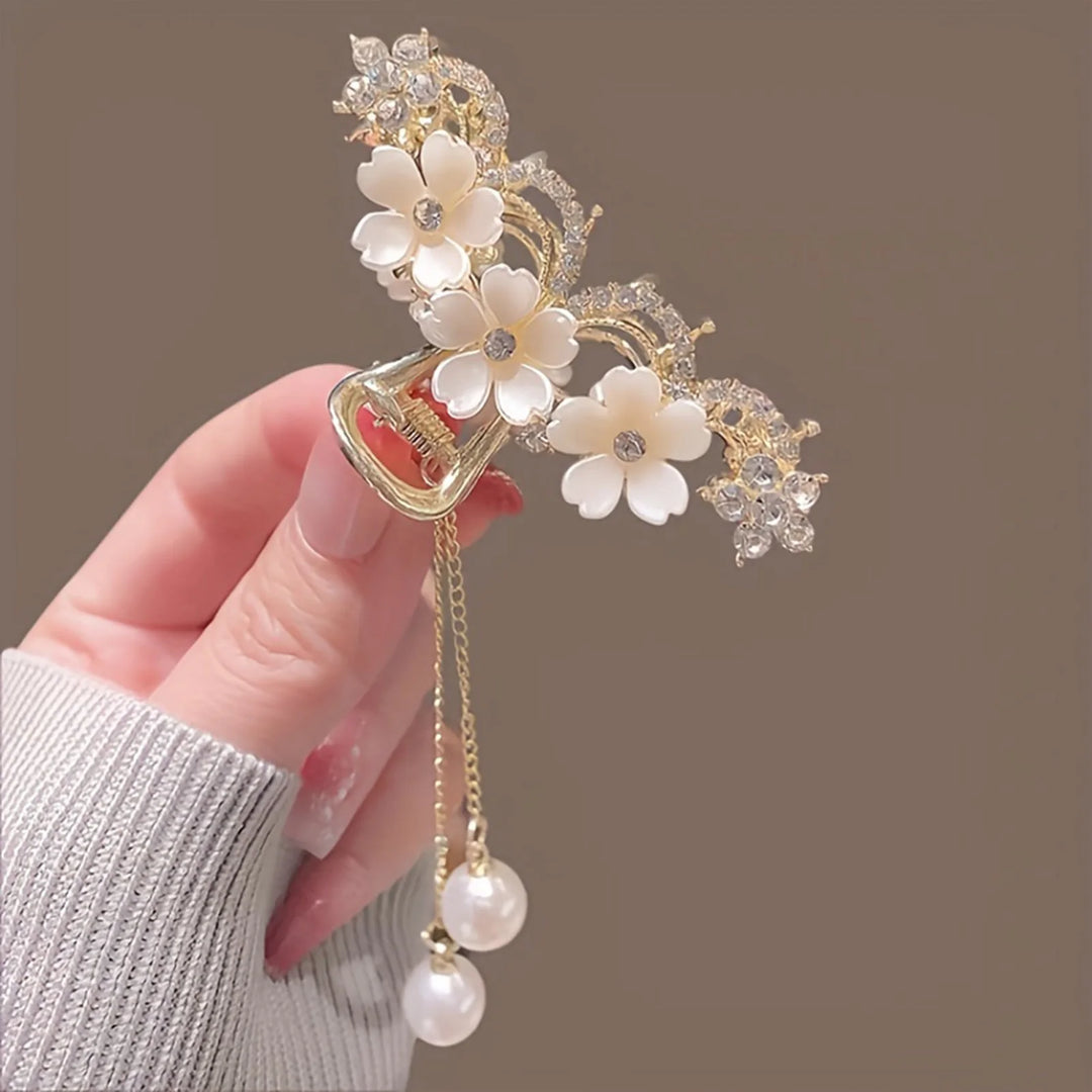 Light Luxury Metal Hair Claw Clips White Flower Hair Pins Shiny Rhinestone Ponytail Holder Pearls Tassel Hair Jewelry for Women
