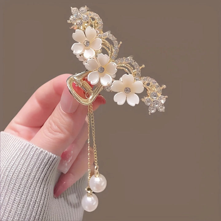 Light Luxury Metal Hair Claw Clips White Flower Hair Pins Shiny Rhinestone Ponytail Holder Pearls Tassel Hair Jewelry for Women
