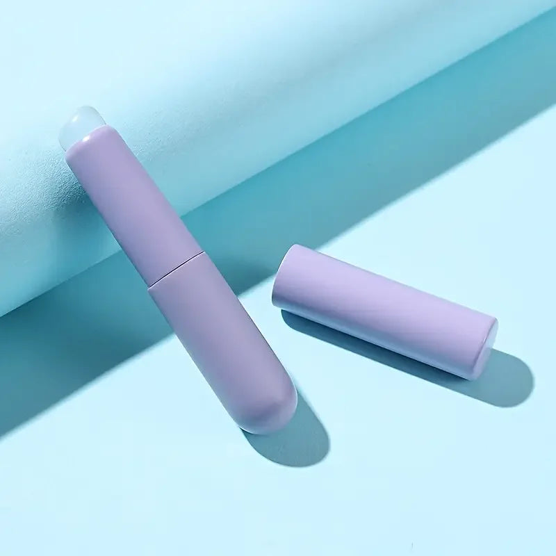 New color silicone lip brush with cover is suitable for concealer mouth blush dye brush, seamless mini portable cosmetic brush