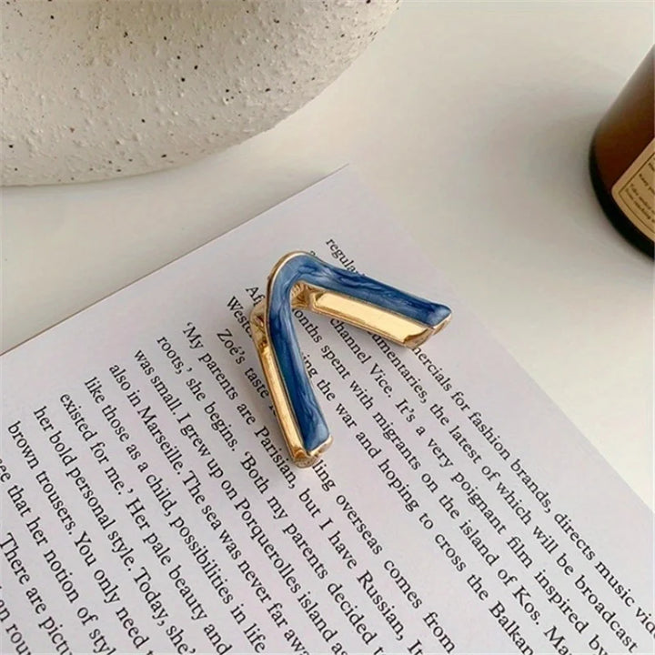 1pc Girly Triangle Gripper，Elegant Vintage-Inspired Hair Claw with Heart Design - Non-Slip Ponytail Holder for Women and Girls