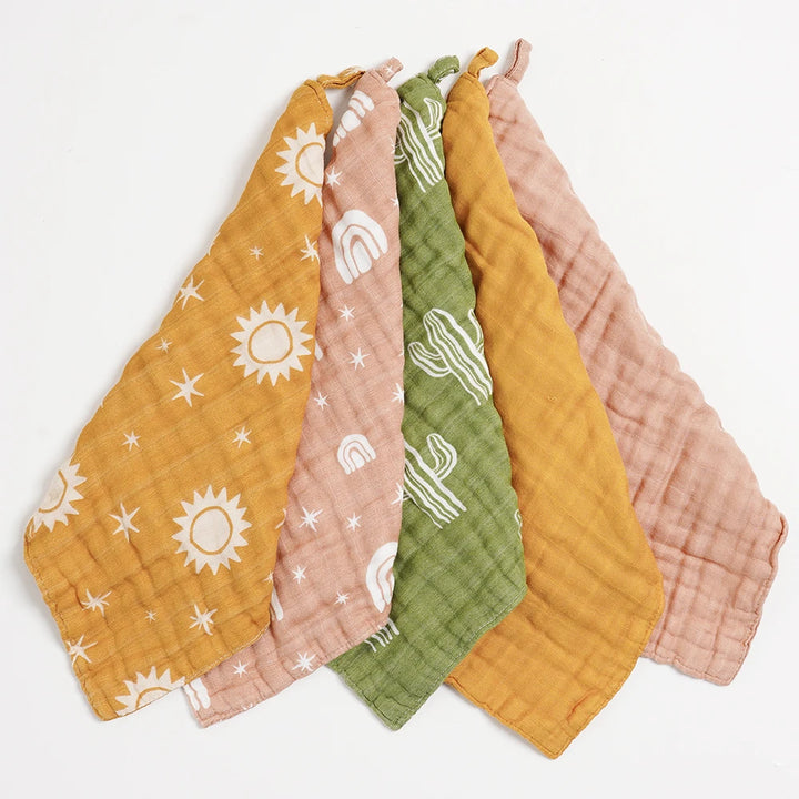 HappyFlute 5PCS Set Super Soft Bamboo Cotton Fabric Towels Hangable Baby Bibs And Cleaning Wipes for Home And Travel Use