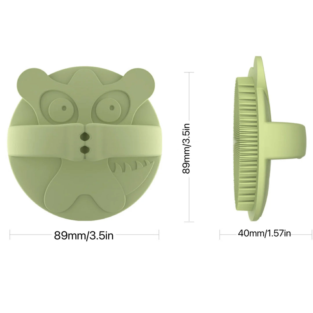 Soft silicone baby bath brush gently cleans baby's hair and body, BPA-free, a safe bathing tool for newborns and children.