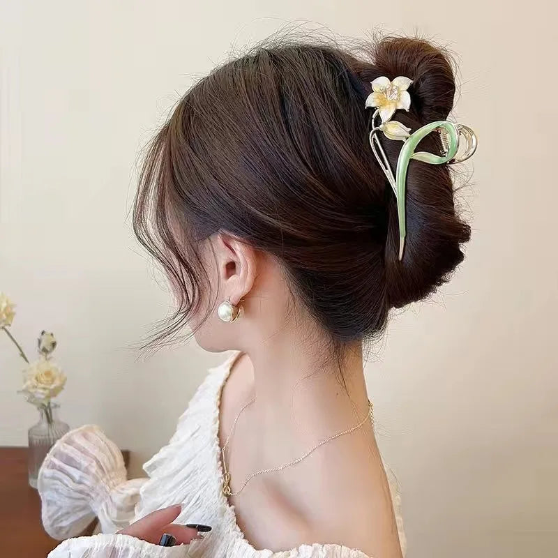 Light Luxury Metal Hair Claw Clips White Flower Hair Pins Shiny Rhinestone Ponytail Holder Pearls Tassel Hair Jewelry for Women