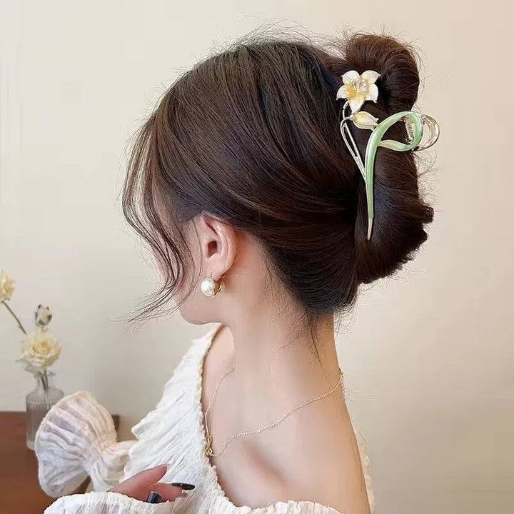 Light Luxury Metal Hair Claw Clips White Flower Hair Pins Shiny Rhinestone Ponytail Holder Pearls Tassel Hair Jewelry for Women