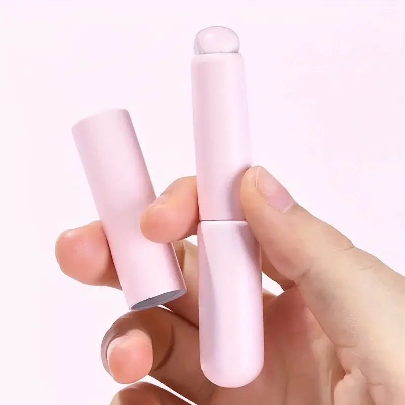 New color silicone lip brush with cover is suitable for concealer mouth blush dye brush, seamless mini portable cosmetic brush