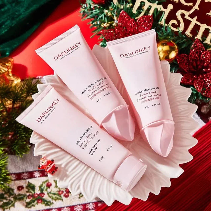 Christmas Gift Box Choi Koi Kinno Strawberry Moisturizing Three Piece Set Hand Cream Body Lotion