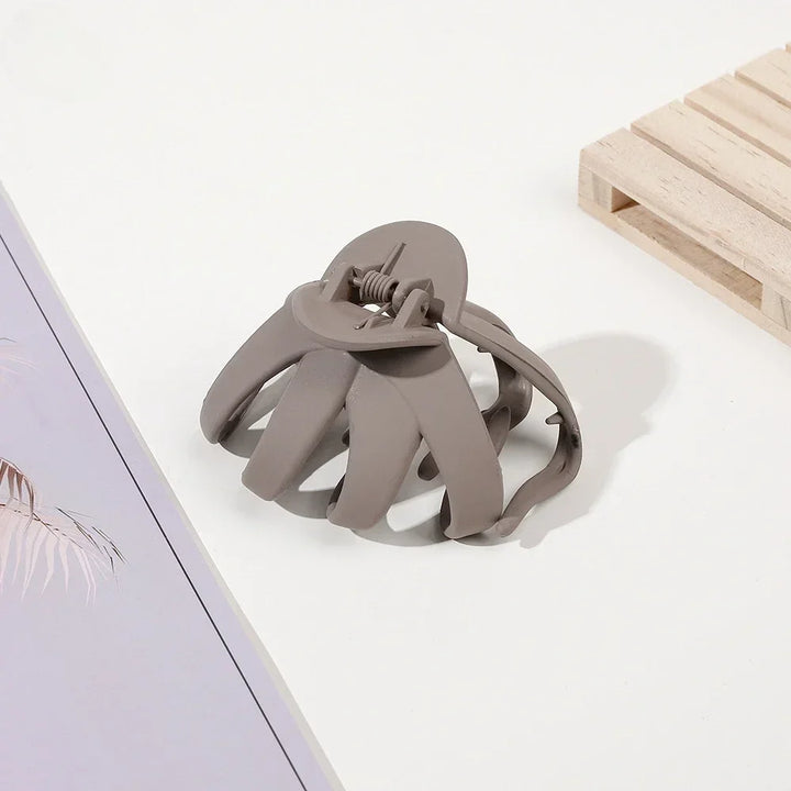 Matte Octopus Hair Claw Large Size Shark Clip Headwear Women Claws Clips Daily Hair Styling Hair Accessories for Girl New Styles