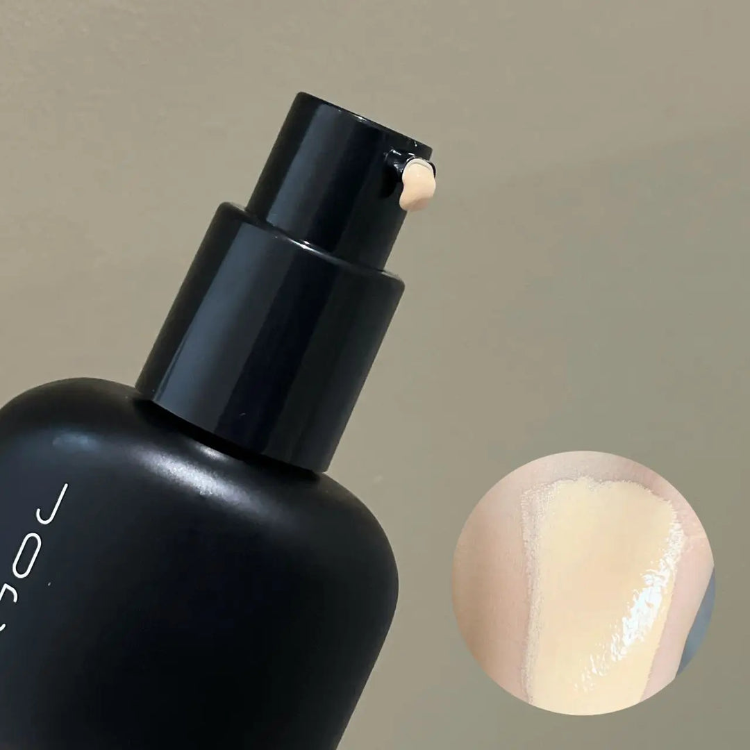 Misty Soft Matte Liquid Foundation Has a Creamy Texture That Is Light and Breathable. It Is Long-Lasting, Waterproof, Oil-Controlling, and Does Not Remove Makeup. Beginners Can Apply Makeup Easily