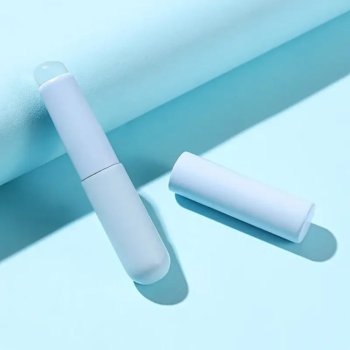 New color silicone lip brush with cover is suitable for concealer mouth blush dye brush, seamless mini portable cosmetic brush