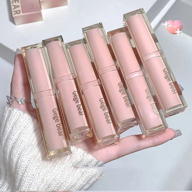 When light, soft and smooth lipstick hydrates moisturizing and white, not easy to stick to the cup