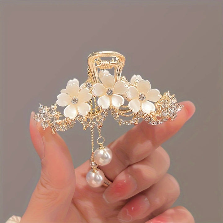 Light Luxury Metal Hair Claw Clips White Flower Hair Pins Shiny Rhinestone Ponytail Holder Pearls Tassel Hair Jewelry for Women