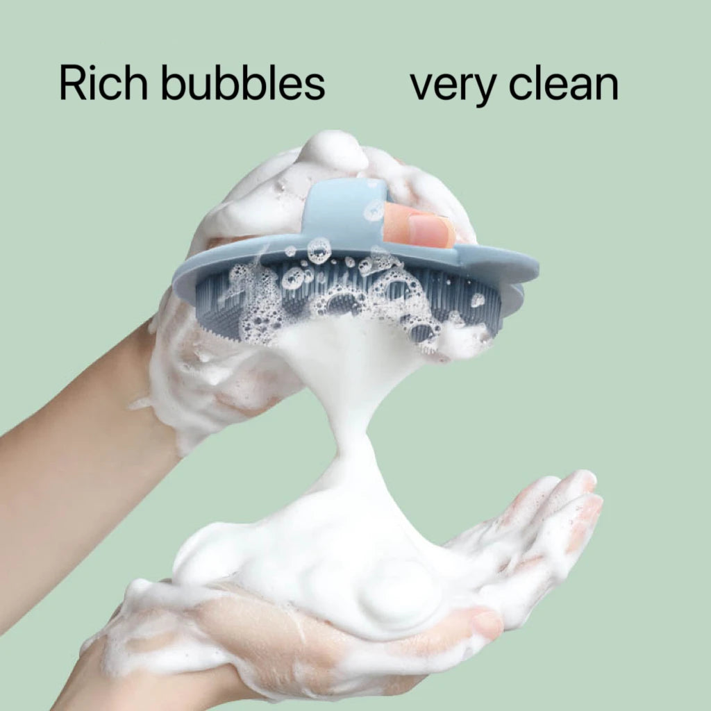 Soft silicone baby bath brush gently cleans baby's hair and body, BPA-free, a safe bathing tool for newborns and children.