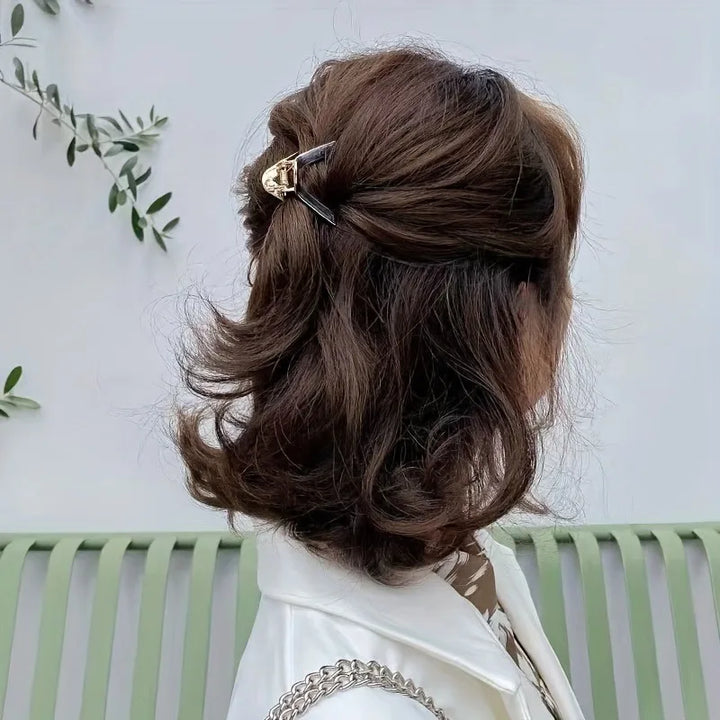 1pc Girly Triangle Gripper，Elegant Vintage-Inspired Hair Claw with Heart Design - Non-Slip Ponytail Holder for Women and Girls