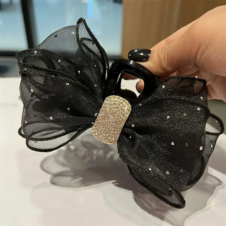Exquisite mesh butterfly hair claw accessory, elegantly designed, suitable for fashionable women - a hairstyle for daily use