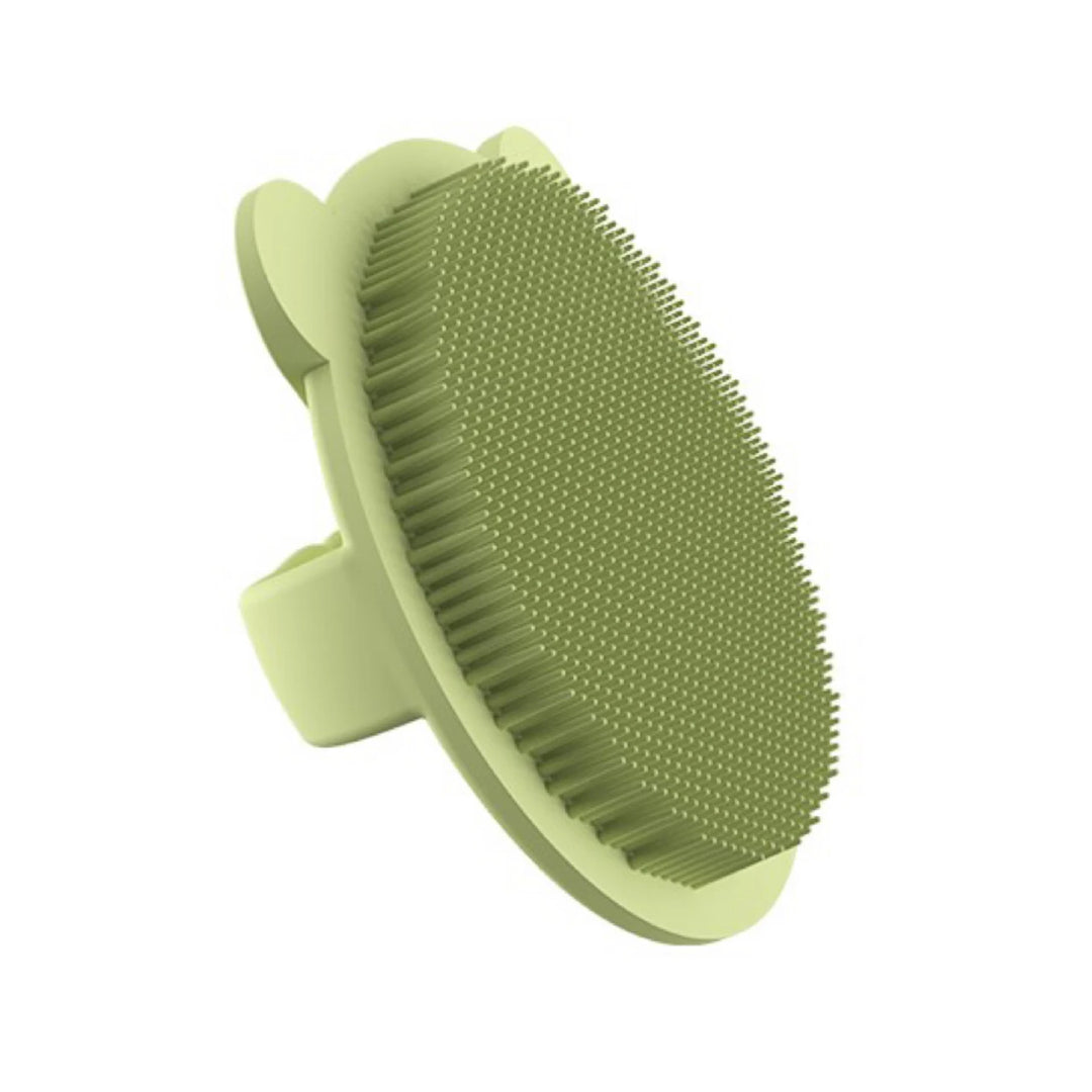 Soft silicone baby bath brush gently cleans baby's hair and body, BPA-free, a safe bathing tool for newborns and children.