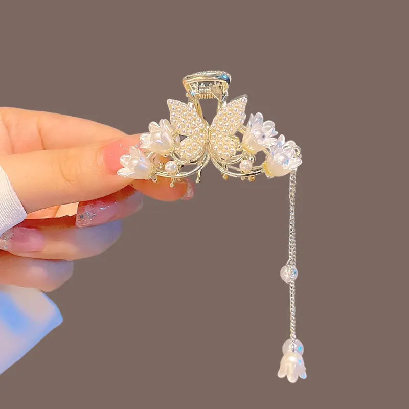 Light Luxury Metal Hair Claw Clips White Flower Hair Pins Shiny Rhinestone Ponytail Holder Pearls Tassel Hair Jewelry for Women