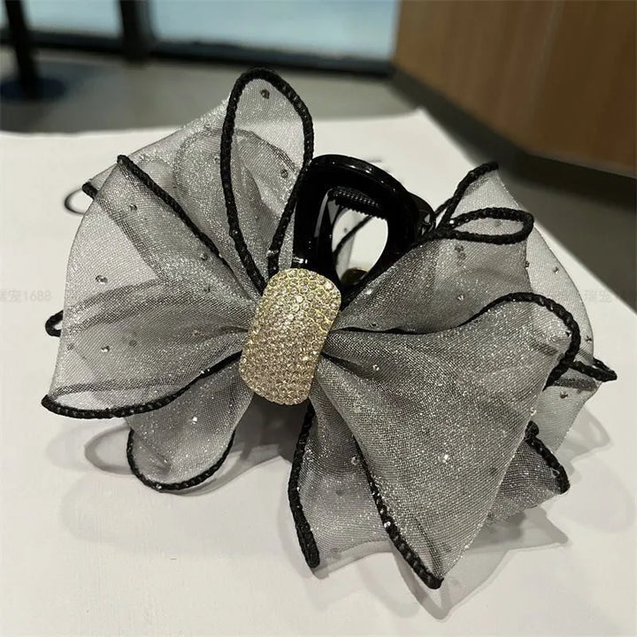 Exquisite mesh butterfly hair claw accessory, elegantly designed, suitable for fashionable women - a hairstyle for daily use
