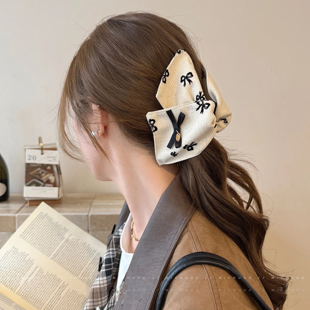 Korean-style butterfly knot triangular hair clip for women, 2025 new back-of-head hair claw, shark clip hair accessory